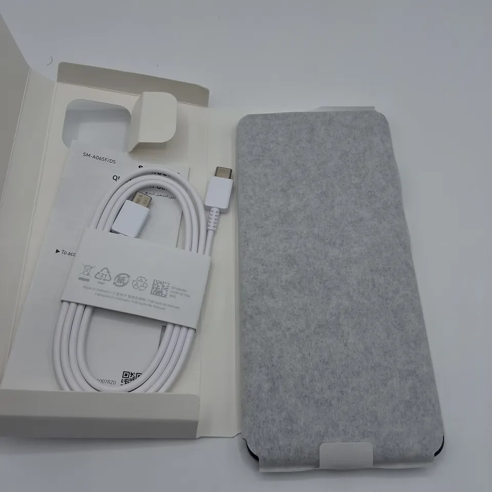 BOXED SAMSUNG GALAXY A06 4/64GB IN BLACK - SM-A065F