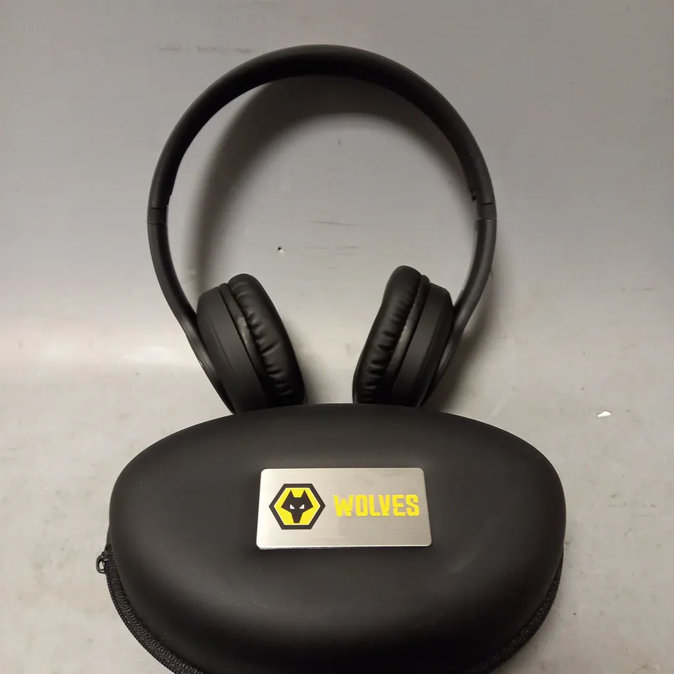 WOLVES BLACK HEADPHONES