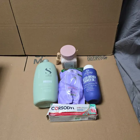 APPROXIMATELY 16 ASSORTED COSMETIC ITEMS TO INCLUDE SEMI DILINO SHAMPOO, L'OREAL SHAMPOO, BATH CRYSTALS, CORSODYL SHAMPOO ETC