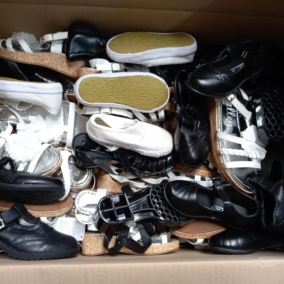 APPROXIMATELY 13 ASSORTED KIDS PAIRS OF SHOES IN VARIOUS COLOURS, STYLES, AND SIZES