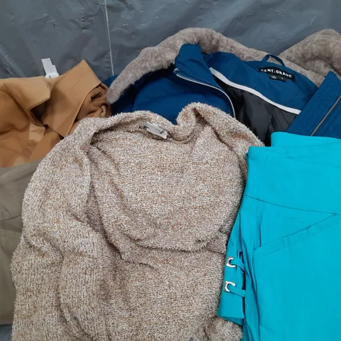 BOX OF APPROXIMATELY 15 ASSORTED CLOTHING ITEMS IN VARIOUS STYLES, COLOURS AND SIZES TO INCLUDE COATS, CARDIGANS, TROUSERS ETC