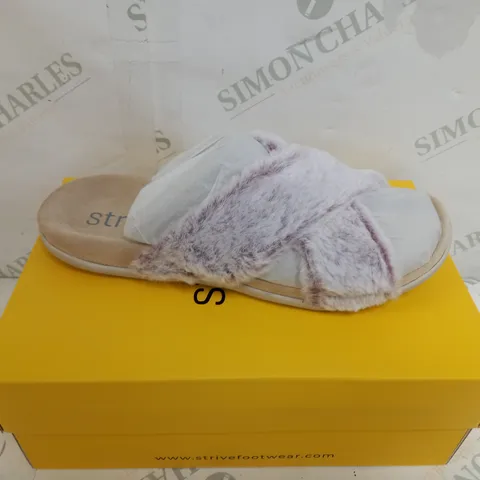 STRIVE NORA SANDLES IN BLUSH SIZE 6