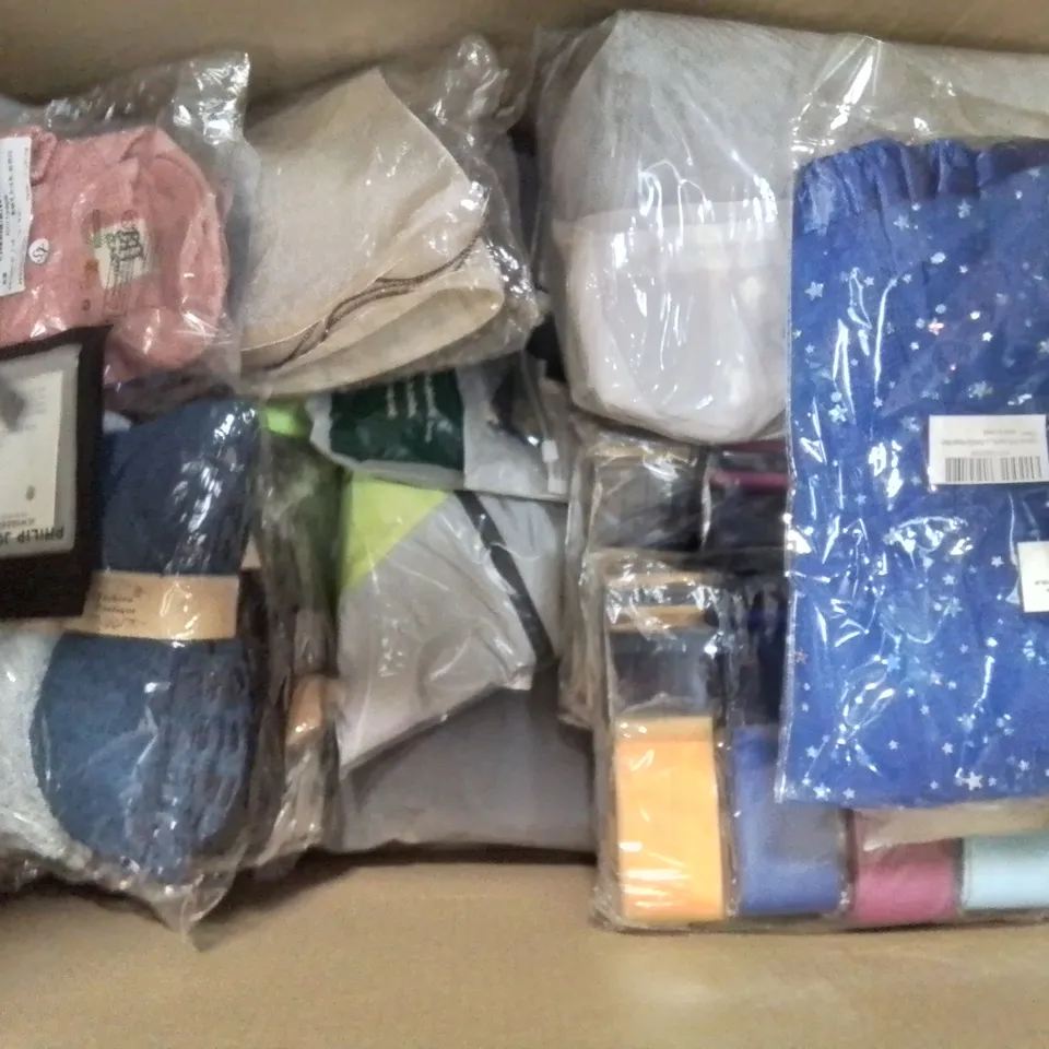 BOX CONTAINING VARIOUS BAGGED CLOTHING ITEMS AND MIXED DRESS UP/COSTUME JEWELLERY IN SILVER AND SILVER PLATE ECT.