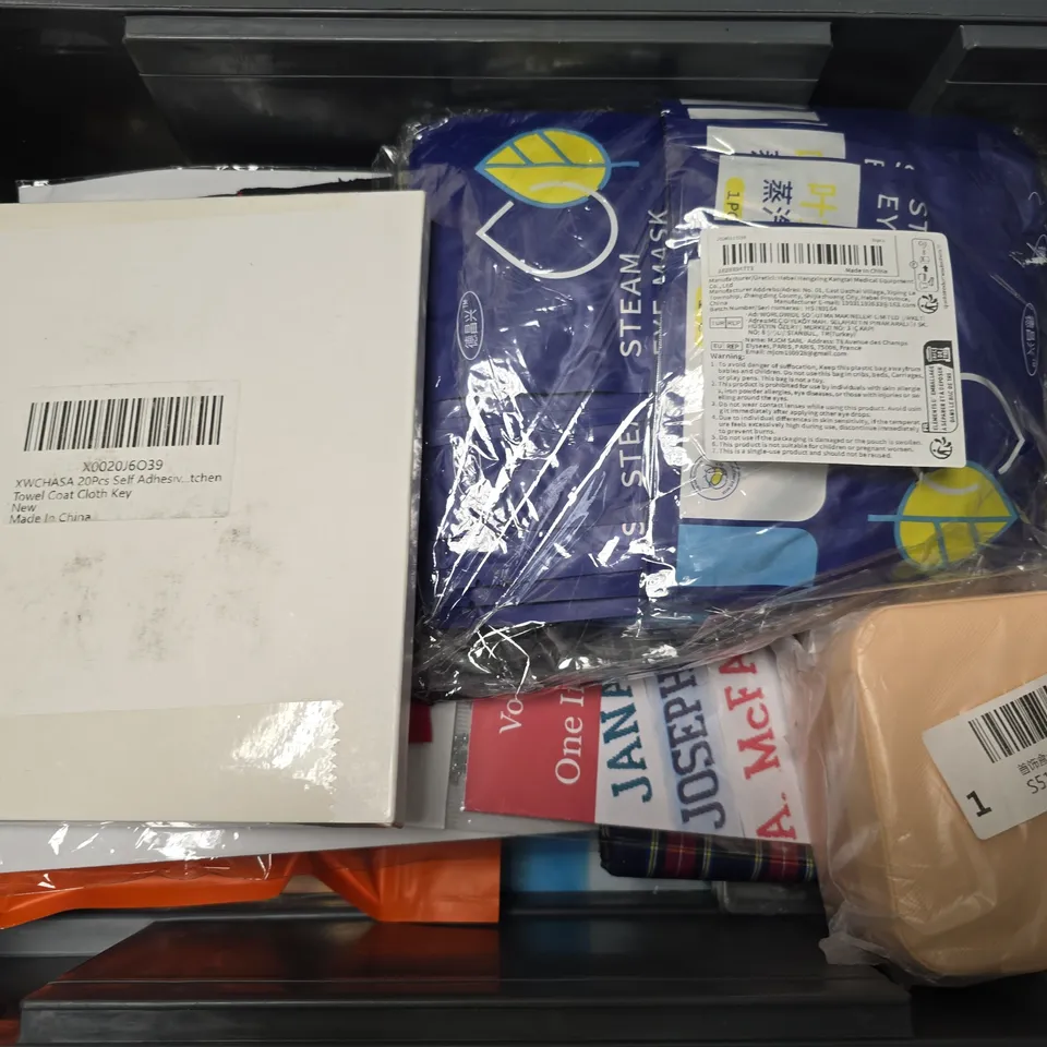 APPROXIMATELY 12 ASSORTED HOUSEHOLD ITEMS TO INCLUDE WALL PLUGS AND SCREWS, JEWELLERY BOX, VOUCHER CARDS, ETC