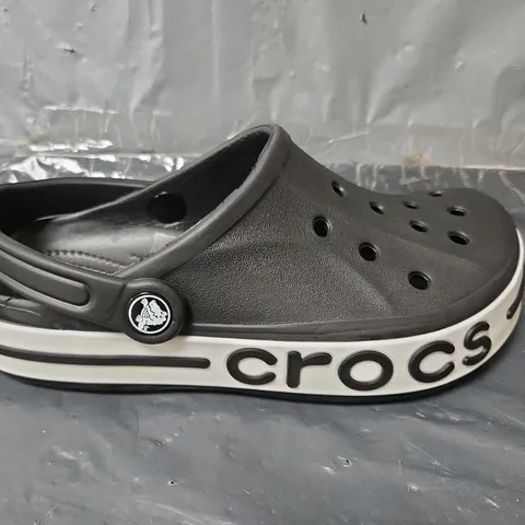 UNBOXED PAIR OF CROCS BAYABAND CLOGS IN BLACK - UK M4/W5