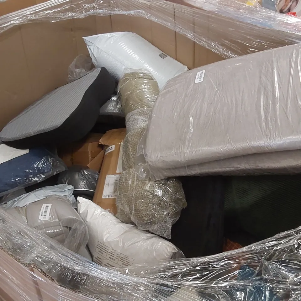 PALLET TO CONTAIN A LARGE ASSORTMENT OF PILLOWS, CUSHIONS AND RELATED PRODUCTS 
