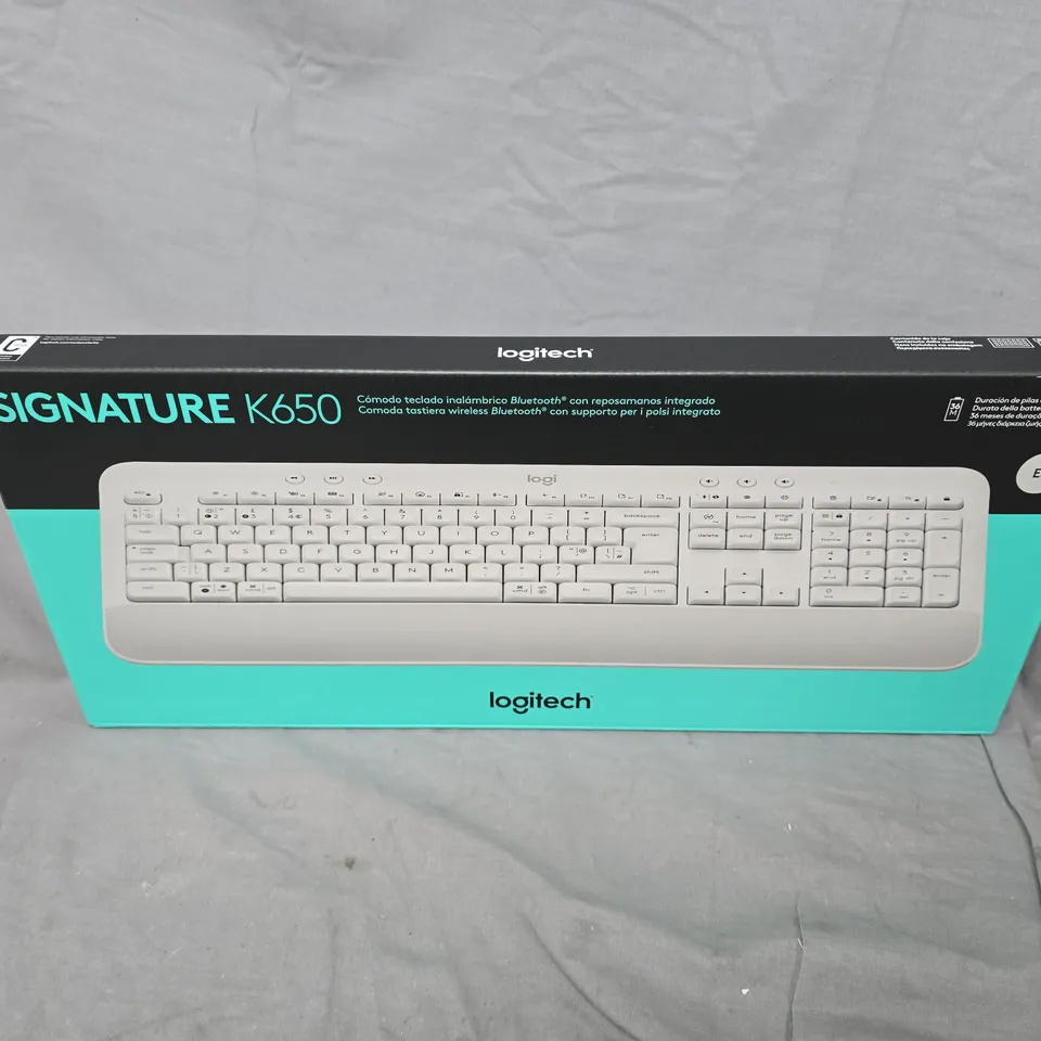 BOXED AND SEALED LOGITECH SIGNATURE K650 (SPANISH LAYOUT)