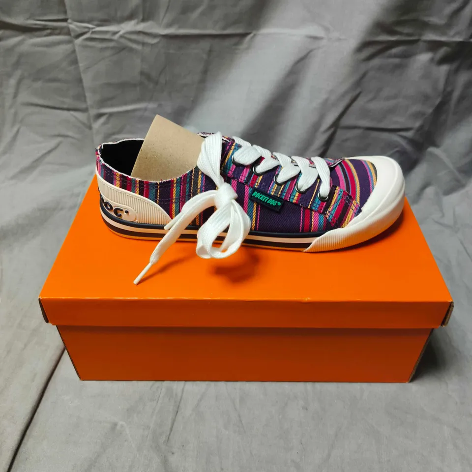 ROCKET DOG JAZZIN ALOE COTTON SHOES - 5