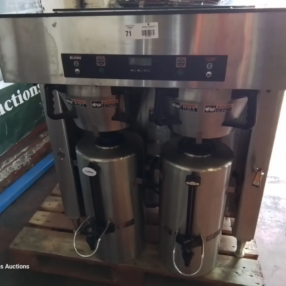 BUNN DUAL TITAN COMMERCIAL COFFEE BREWER WITH TWIN URNS
