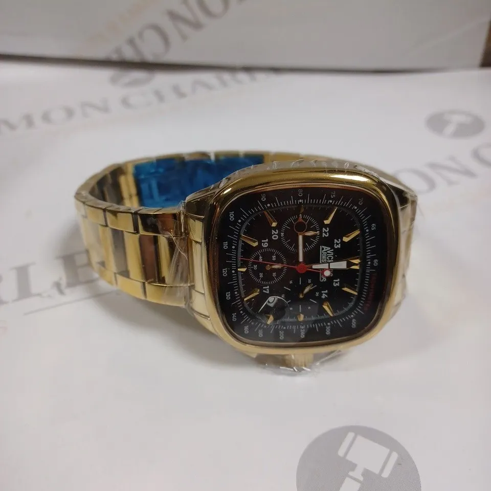 BOXED VICKERS ARMSTRONGS CLASSIQUE QUARTZ MOVEMENT GOLD COLOUR STAINLESS STEEL CHAIN LINK WATCH 