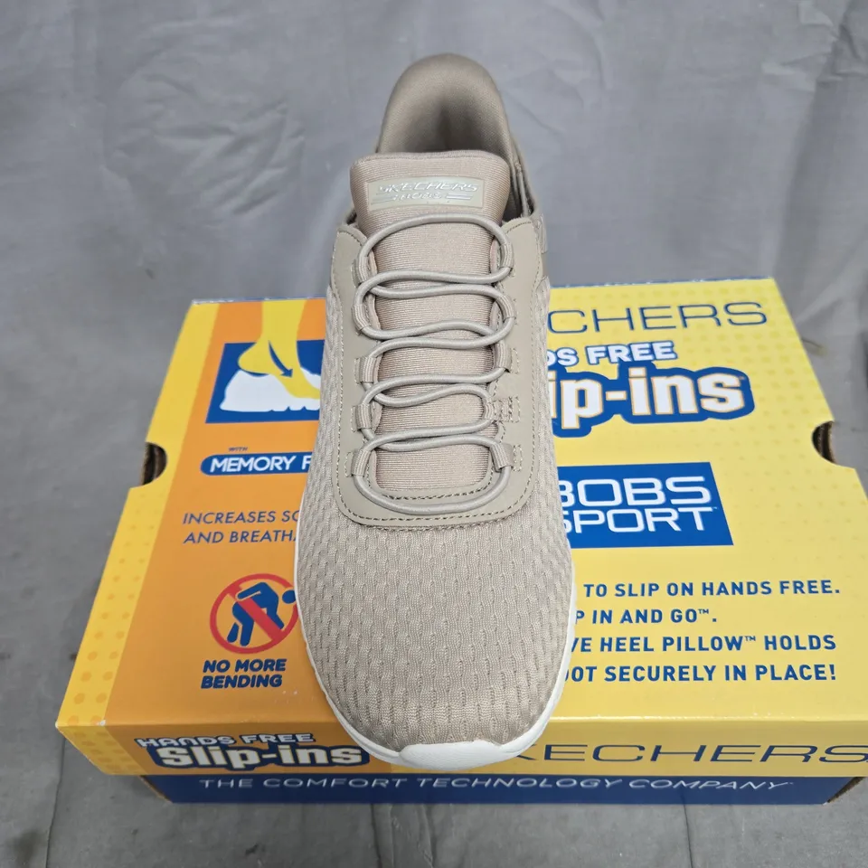 SKECHERS SLIP INS SIZE 6 BOXED