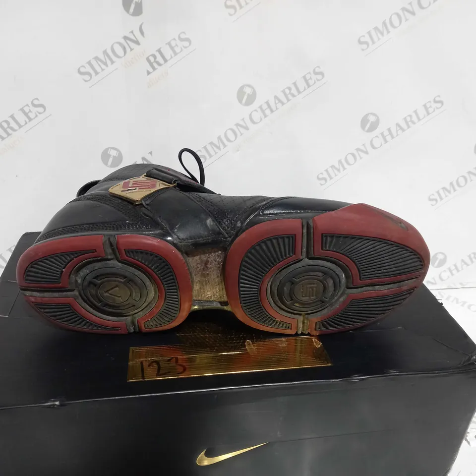BOXED ZOOMLEBRON V - UK SIZE 12