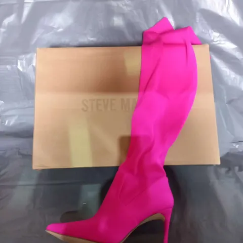 BOXED STEVE MADDEN VAVA FUCHSIA HIGH LEG BOOTS SIZE 40