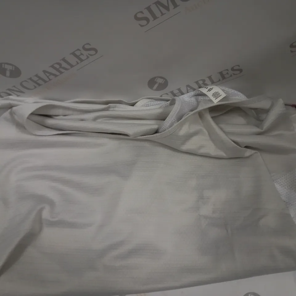 UNDERAMOR SANDSHELL VENT TANK TOP WOMEN SIZE 12 - M