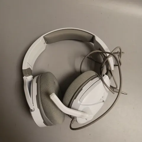 UNBRANDED WIRED GAMING HEADPHONES IN GREY AND WHITE WITH MICROPHONE