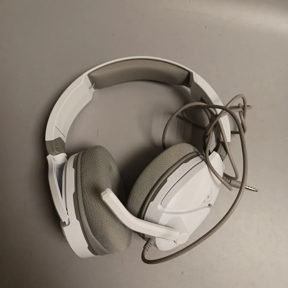 UNBRANDED WIRED GAMING HEADPHONES IN GREY AND WHITE WITH MICROPHONE