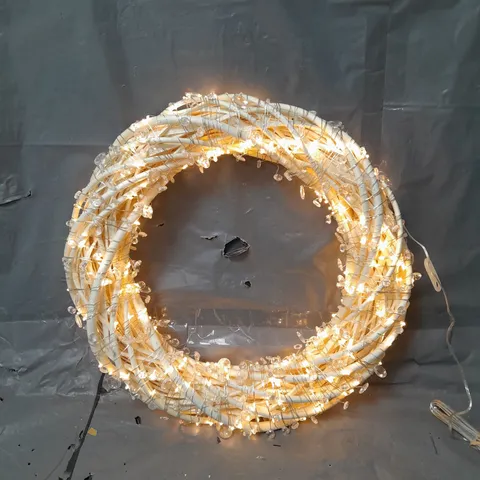 GEMSTONE RATTAN LIT WREATH 