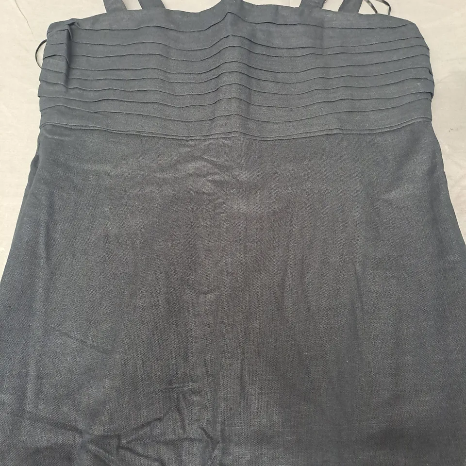 ABERCROMBIE & FITCH DRESS IN BLACK SIZE LARGE