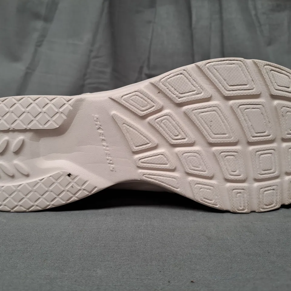 PAIR OF SKECHERS SHOES IN CREAM UK SIZE 7