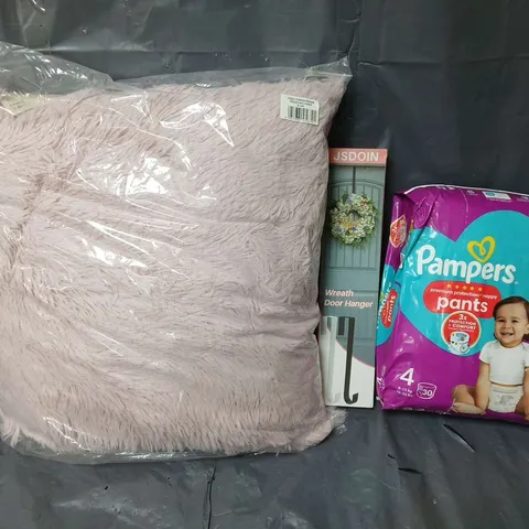 APPROXIMATELY 15 ASSORTED HOUSEHOLD ITEMS TO INCLUDE PAMPERSPANTS, CUSHION, WREATH DOOR HANGER, ETC