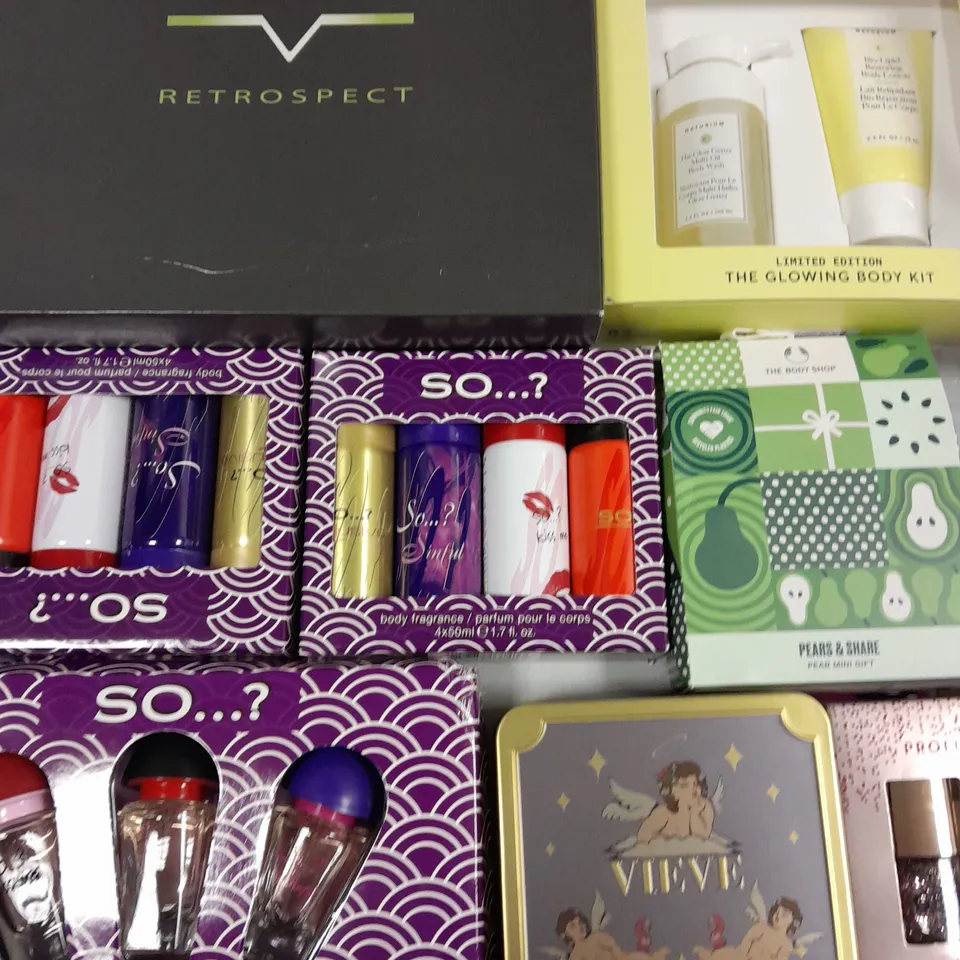 LOT OF 18 ASSORTED HEALTH AND BEAUTY GIFT SETS TO INCLUDE BODY SHOP, SANCTUARY SPA AND SO...