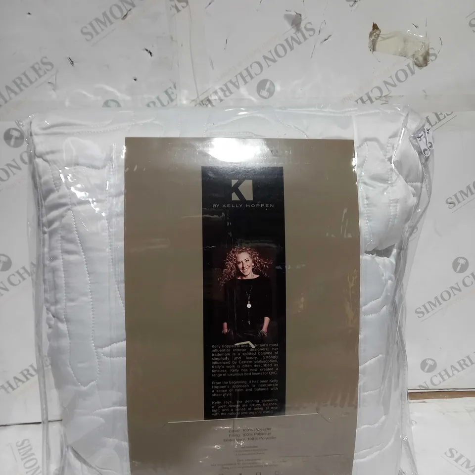 K BY KELLY HOPPEN ABSTRACT GEO BEDSPREAD AND SET OF 2 SHAMS