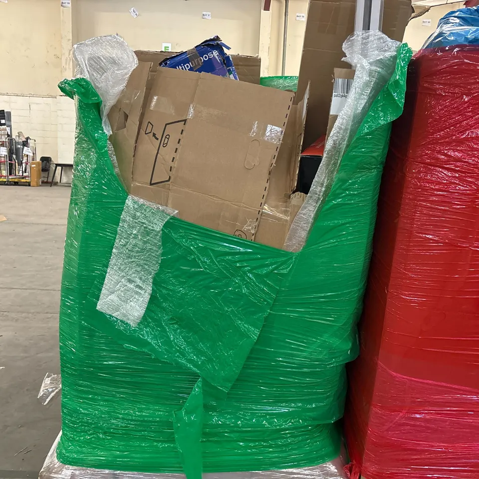 PALLET OF ASSORTED CONSUMER PRODUCTS TO INCLUDE: MULTIPURPOSE HANGER, ROLLER BLIND, CEDAR WOOD SAUNA BACKREST, TOILET SEAT, WINDOW REGULATOR, PROFESSIONAL CAKE CUTTER ECT
