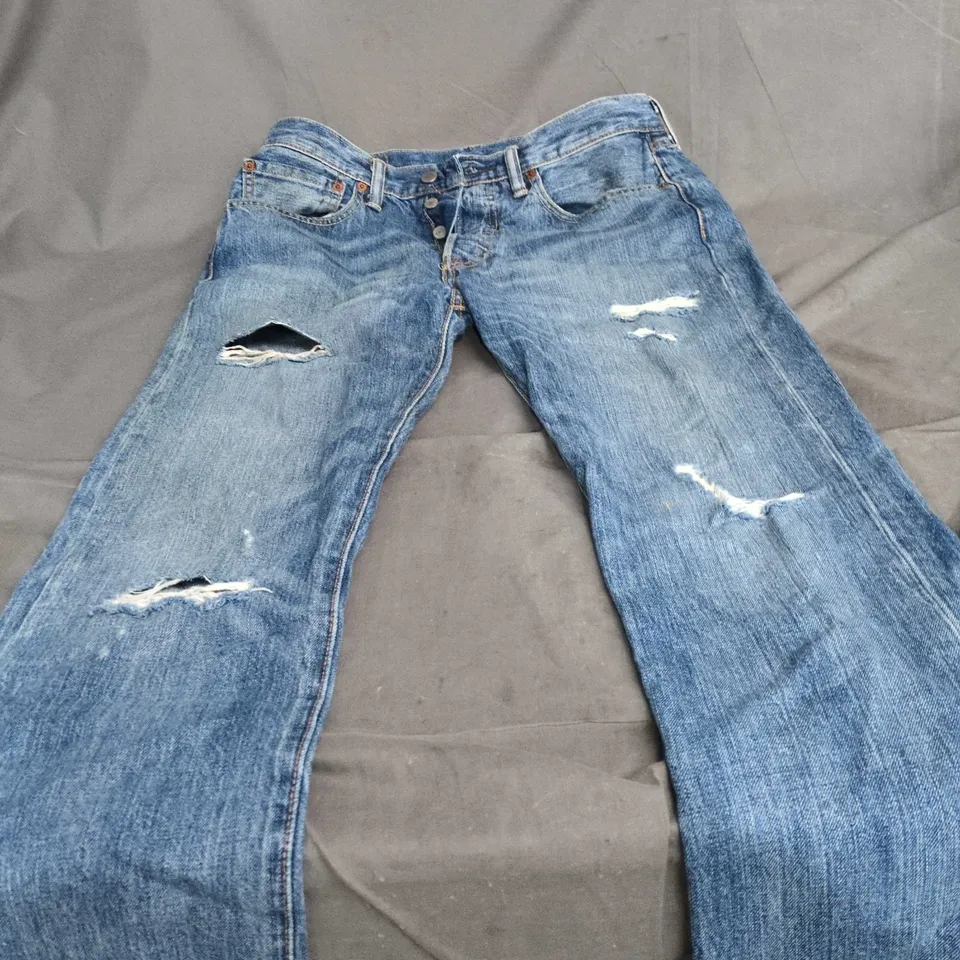 BLUE DENIM JEANS WITH DISTRESSING 31/34