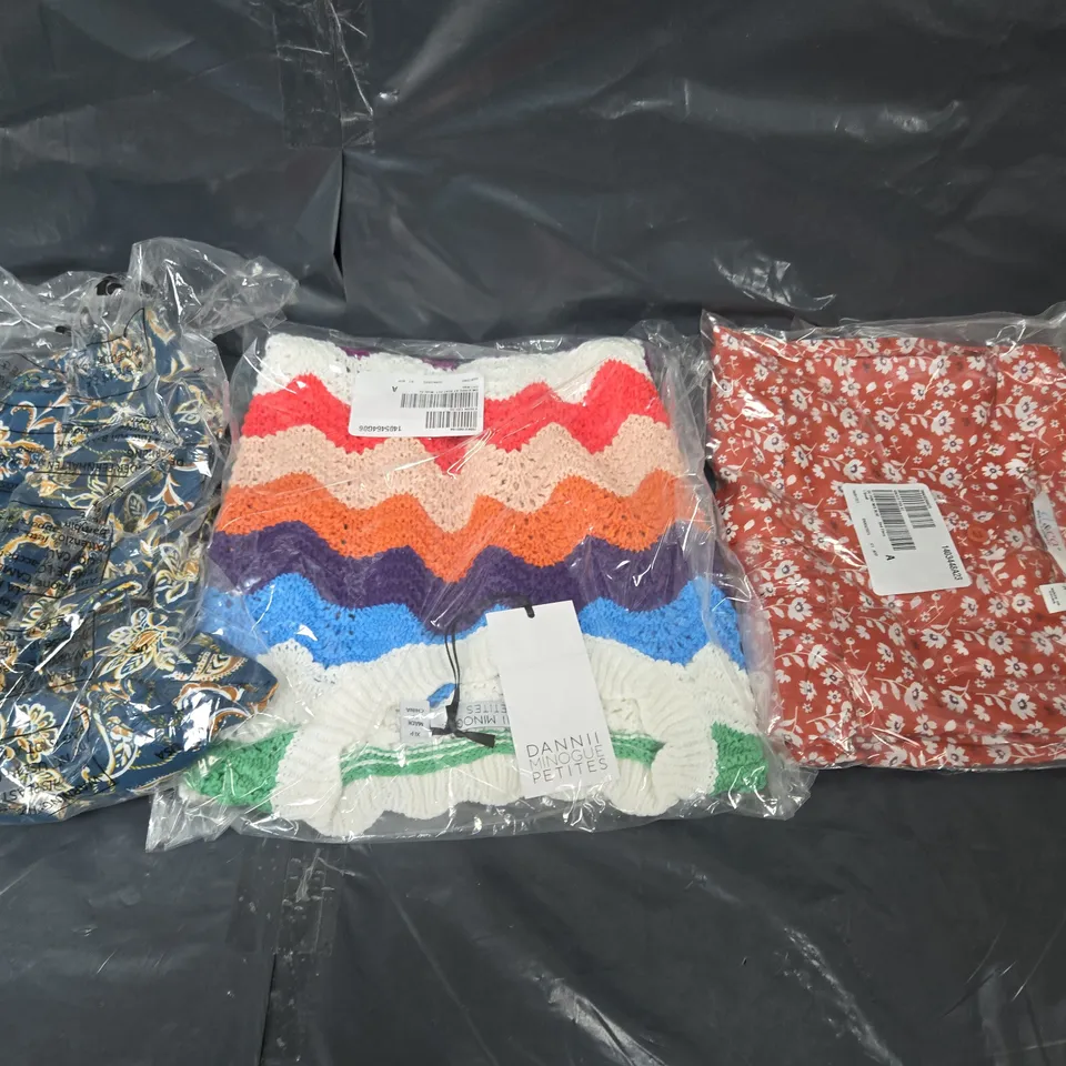 BOX OF ASSORTED CLOTHING ITEMS IN VARIOUS COLORS, STYLES AND SIZES