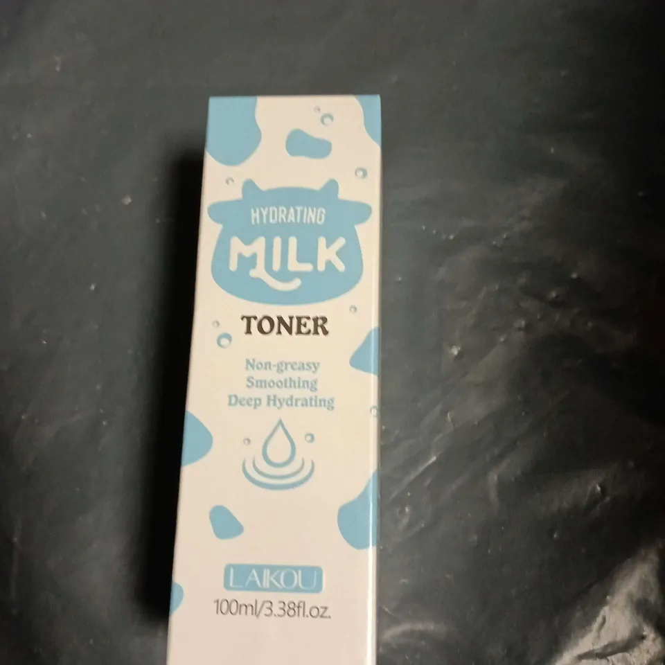APPROXIMATELY 20 ASSORTED HEALTH & BEAUTY ITEMS INCLUDING ROSEMARY & WHITE FIR CONDITIONER , CYPERGLOW SKIN SERUM AND HYDRATING MILK TONER 