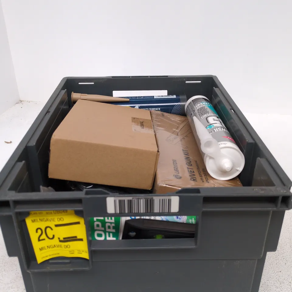 TOTE OF APPROXIMATELY 15 ASSORTED ITEMS TO INCLUDE SPIRIT LEVEL, RIVET GUN KIT, TABLET HEADREST MOUNT, SEALANT/ADHESIVE ETC
