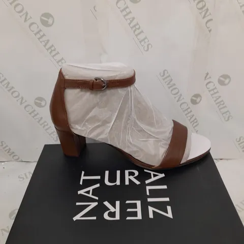 BOXED PAIR OF ALIZER NATURE SIZE 8 TAN SANDAL
