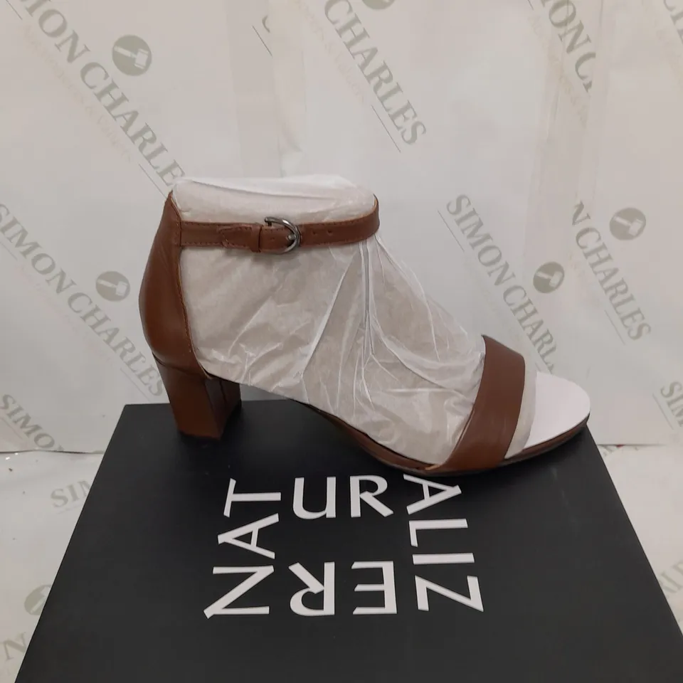 BOXED PAIR OF ALIZER NATURE SIZE 8 TAN SANDAL 