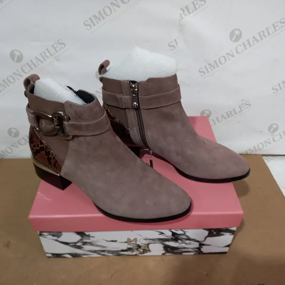 BOXED PAIR OF MODA IN PELLE BOOTS - SIZE 38