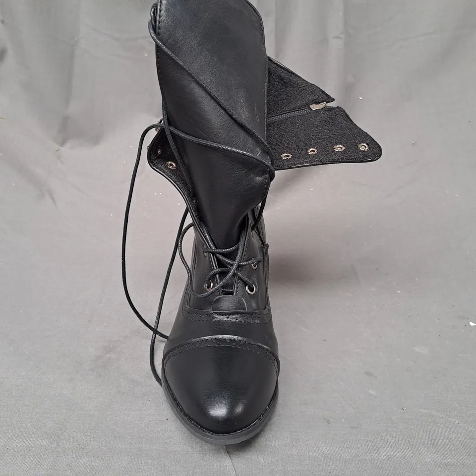 BOXED PAIR OF DESIGNER LOW HEELED BOOTS IN BLACK EU SIZE 38