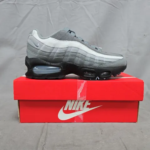 BOXED PAIR OF NIKE AIR MAX 95 SHOES IN GREY SIZE UK 3
