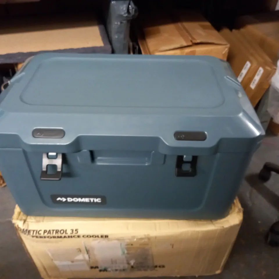 DOMETIC PATROL 35 HIGH PERFORMANCE COOLER - 67X40X35CM