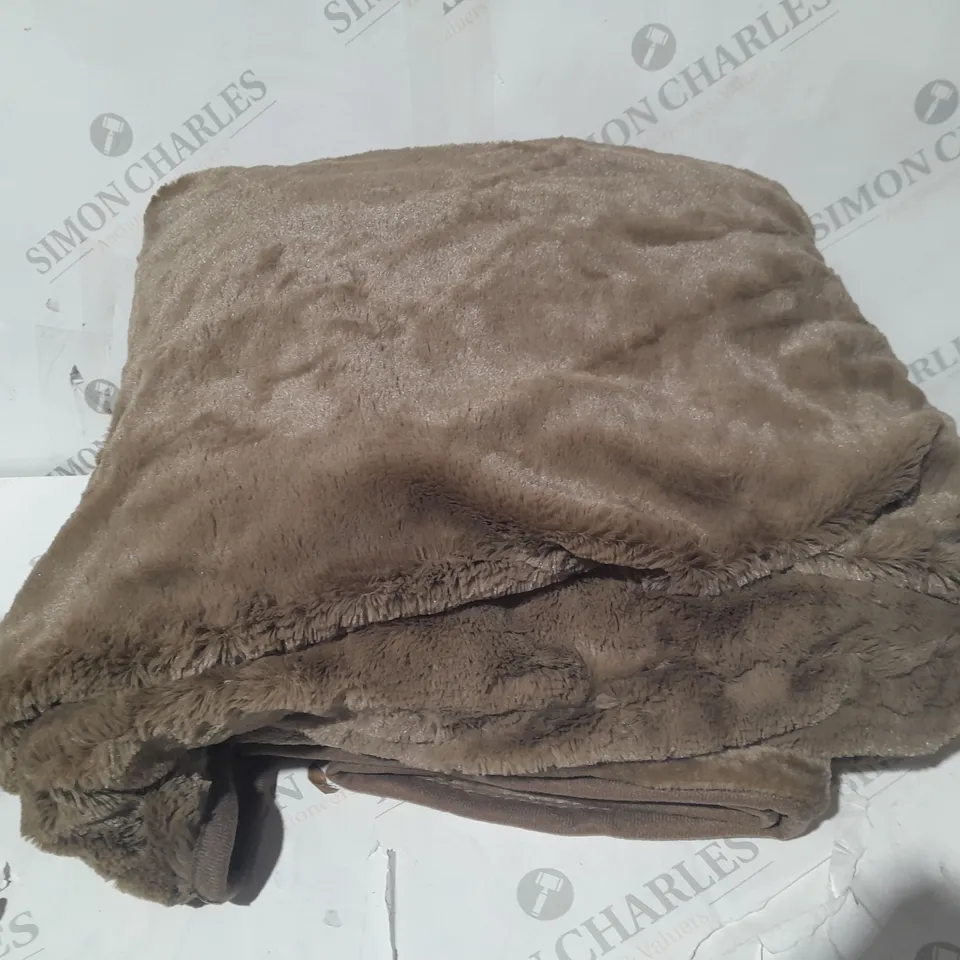 COZEE HOME VELVETSOFT HEATED THROW IN DARK TAUPE