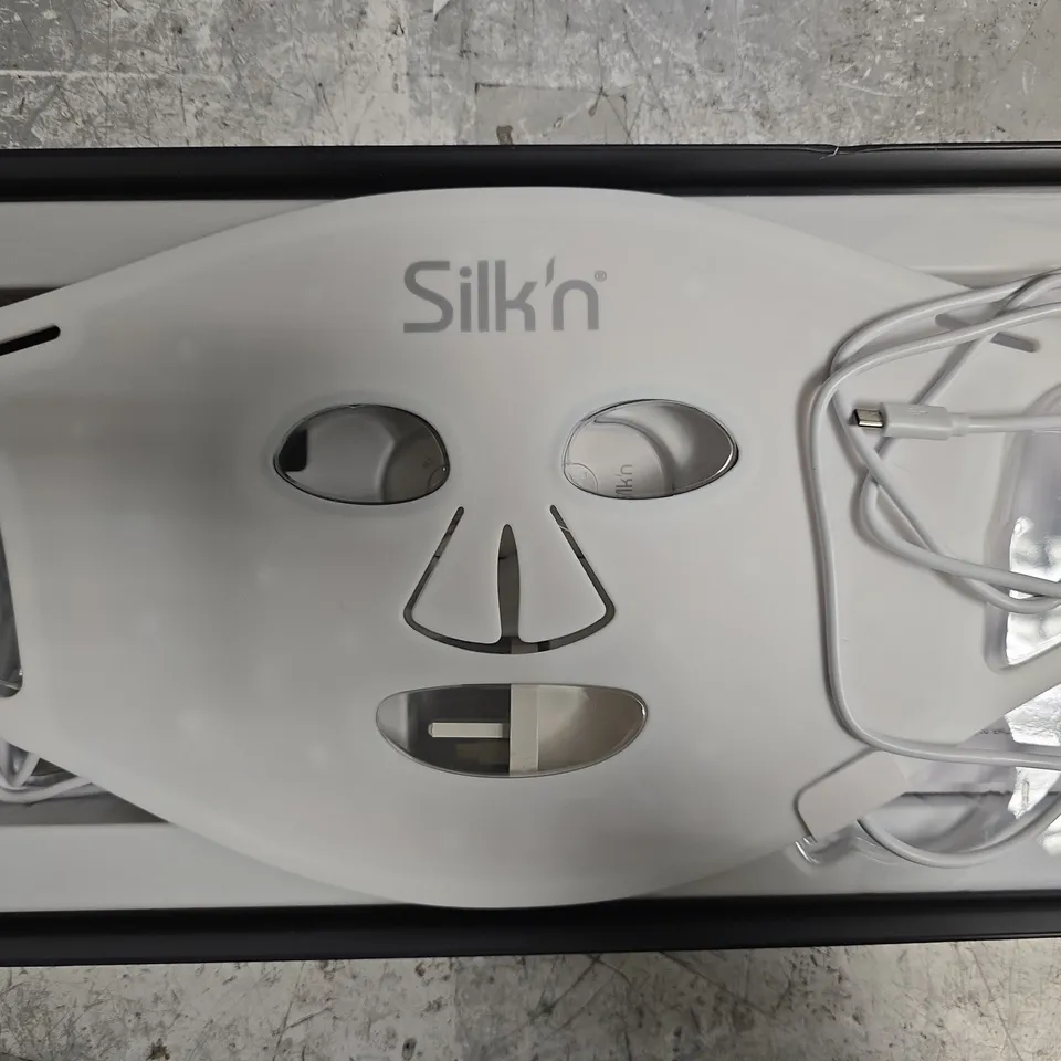 BOXED SILK'N LED FACE MASK 100