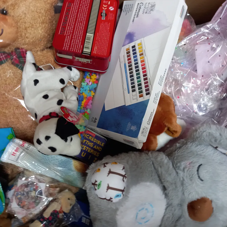 BOX OF APPROXIMATELY 20 ASSORTED TOYS AND GAMES TO INCLUDE DATE NIGHT MYSTERY PUZZLE, HUMAN ANATOMY STUDY CUBE, ETC - COLLECTION ONLY