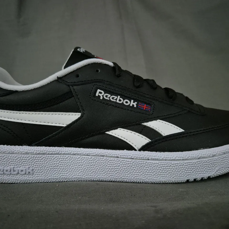 BOXED PAIR OF REEBOK CLUB C REVENGE MEN'S TENNIS SHOES IN BLACK/WHITE UK SIZE 9.5