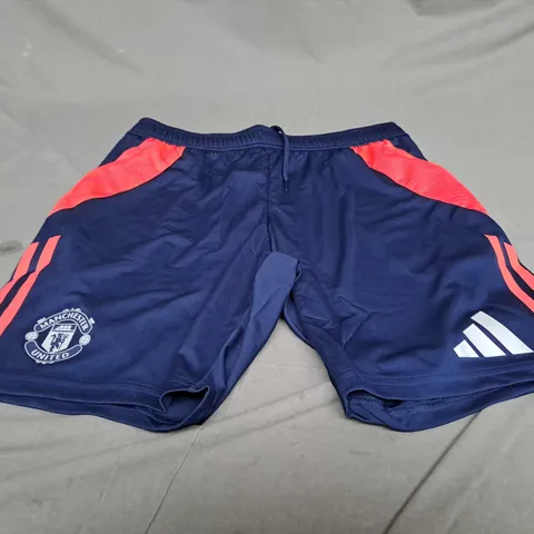 ADIDAS MANCHESTER UNITED TRAINING SHORTS SIZE M