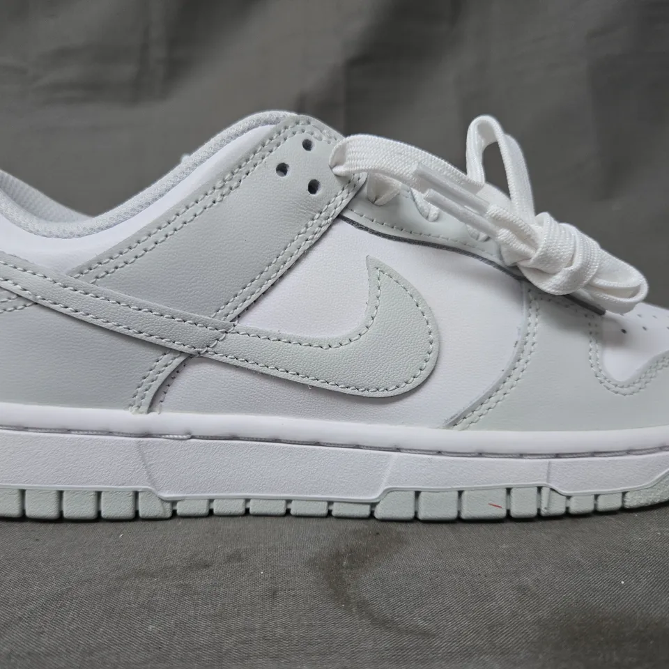 BOXED PAIR OF NIKE WOMEN'S DUNK LOW SHOE SIN LIGHT GREY/WHITE UK SIZE 5.5