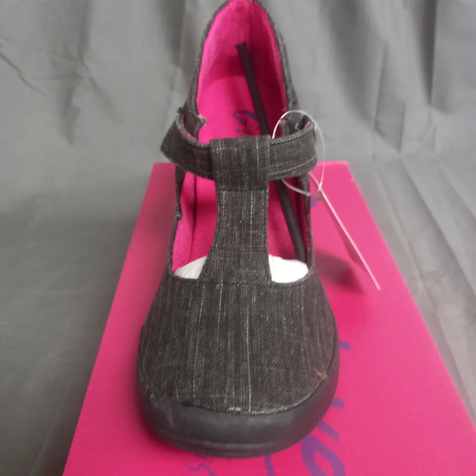 BOX OF APPROXIMATELY 10 BLACK  GUPPY LOVE BY BLOWFISH SHOES IN VARIOUS SIZES 