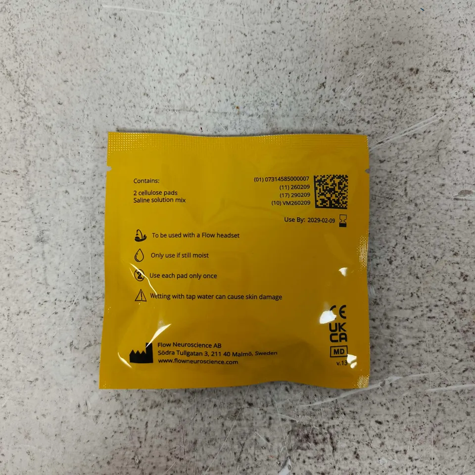 FLOW HEADSET PADS – TWO CELLULOSE PADS WITH SALINE SOLUTION FOR FLOW HEADSET