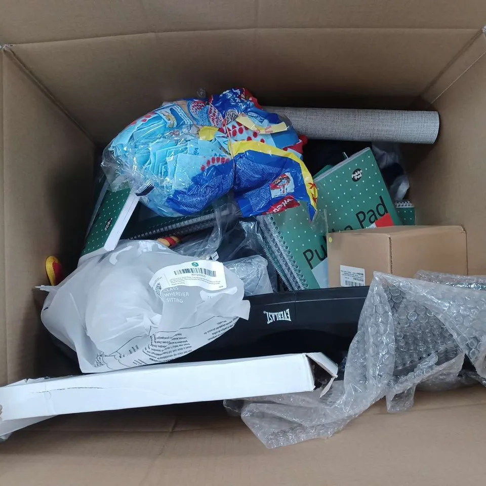 APPROXIMATELY 15 ASSORTED HOUSEHOLD ITEMS TO INCLUDE THERMAL FLASK, PUKKA A4 PAD, BIN BAGS, ETC