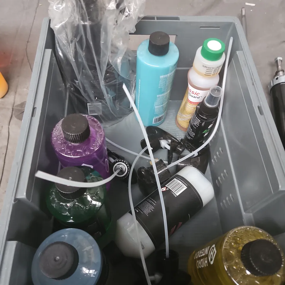 ASSORTED CLEANING LIQUIDS AND DETAILING KIT IN PLASTIC STORAGE TUB