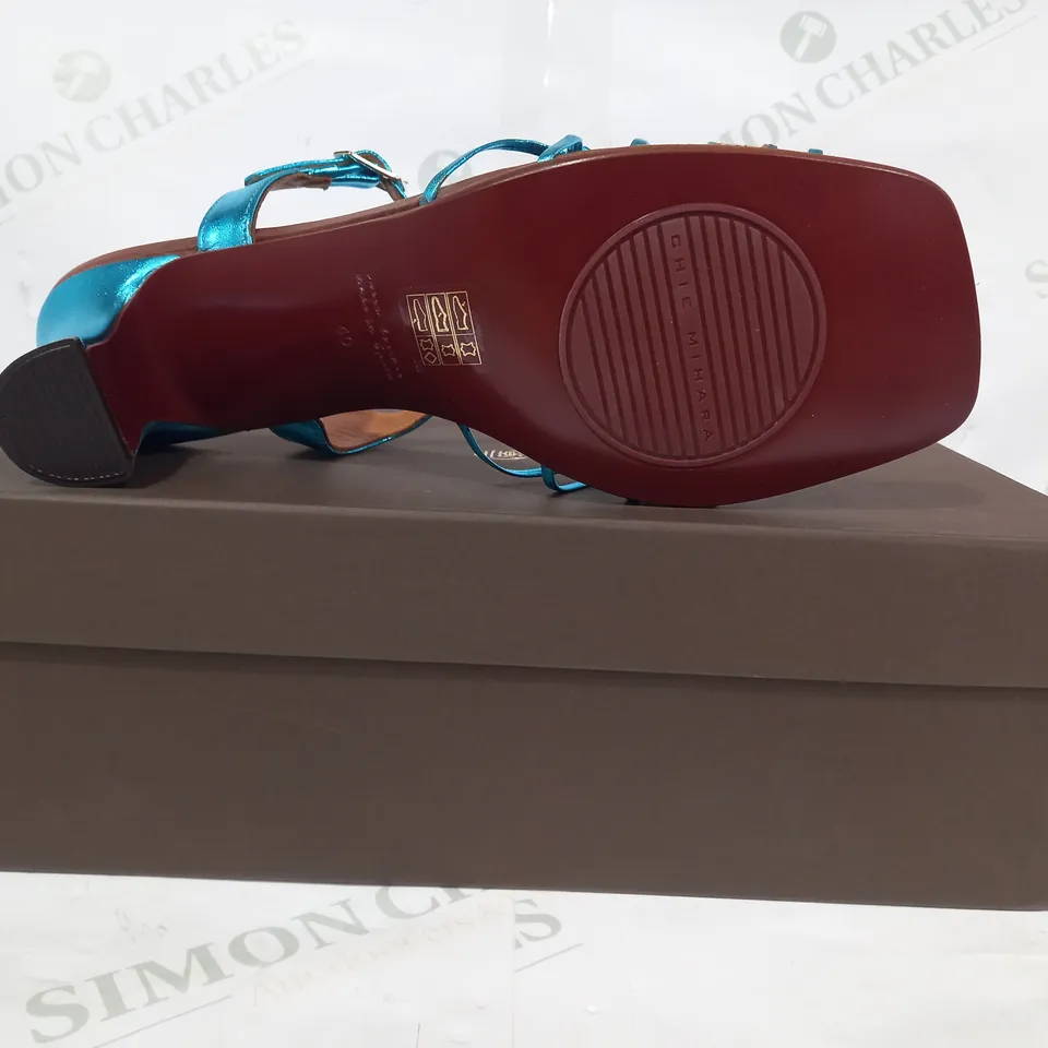 BOXED PAIR OF CHIE MIHARA NANTES OPEN TOE STRAPPY BLOCK HEEL SANDALS IN BLUE EU SIZE 40