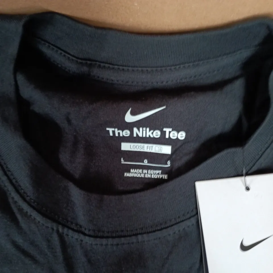 NIKE THE NIKE TEE BACKPRINT T-SHIRT IN BLACK - LARGE