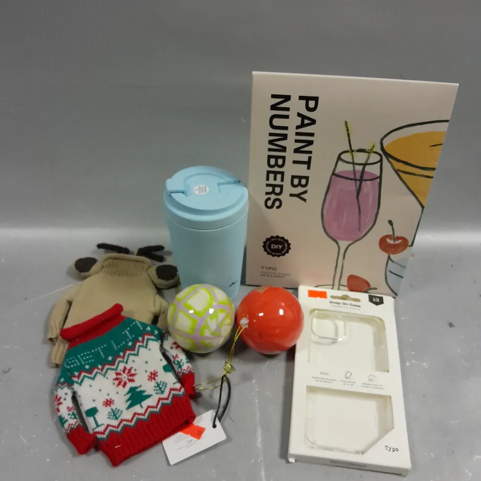APPROXIMATELY 30 ASSORTED HOUSEHOLD PRODUCTS TO INCLUDE PROTECTIVE PHONE CASES, CHRISTMAS TREE DECORATIONS, DRINKS CONTAINER ETC 